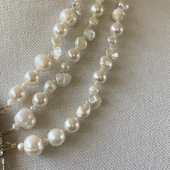 NWT Triple Strand Freshwater Pearl Necklace w Vintage Repurposed Pendant - Picture 6 of 6